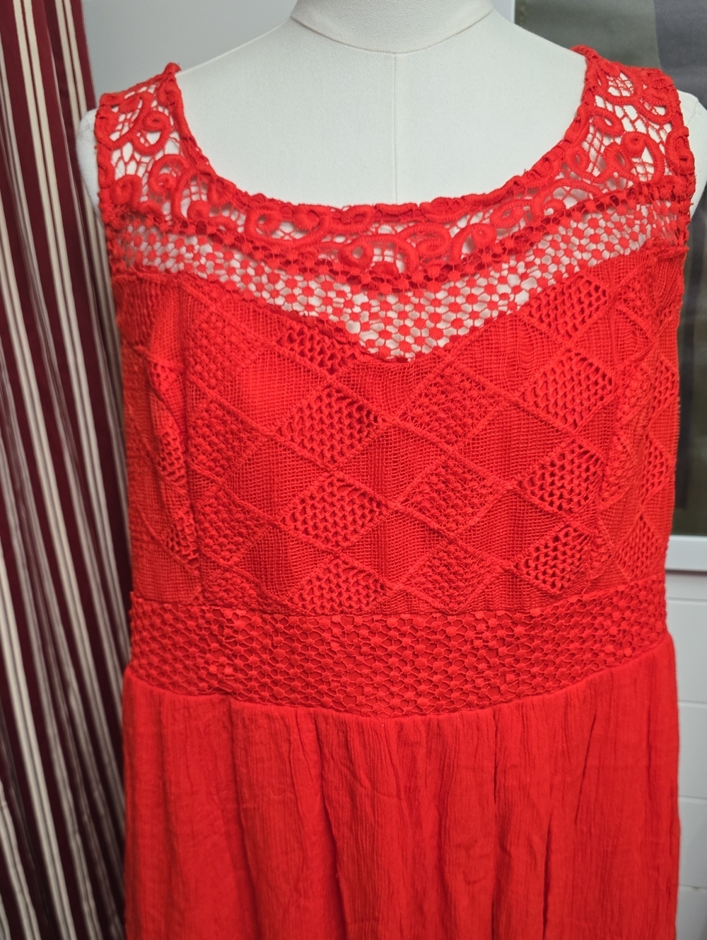 torrid 20 Plus Red Crochet-Detail Sleeveless Midi Dress - Picture 2 of 3